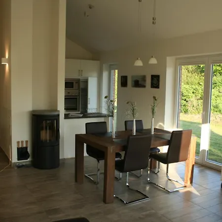 Schlei Marina Huelsen 度假居 *